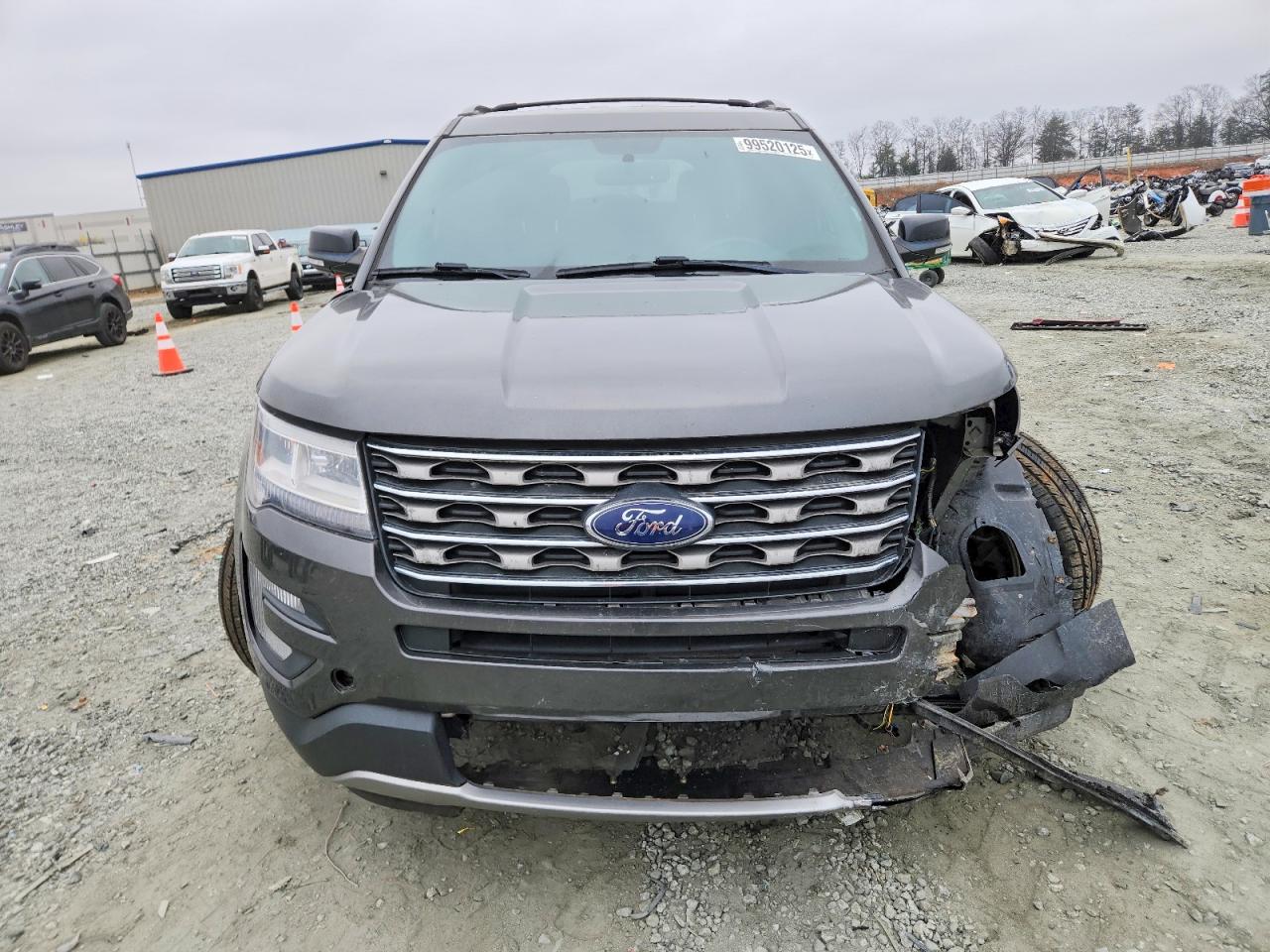2017 FORD EXPLORER XLT photo 5