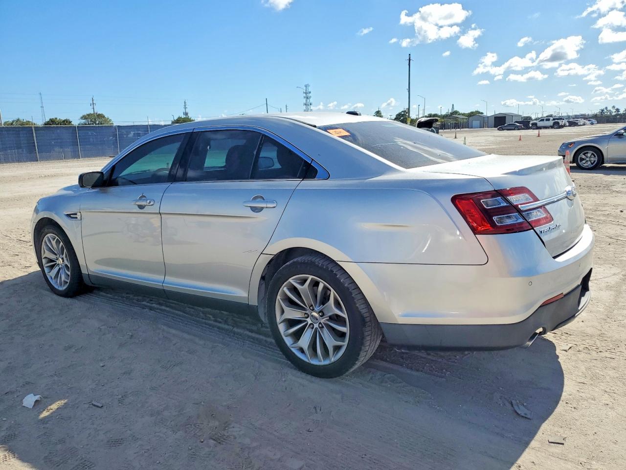 2018 FORD TAURUS LIMITED photo 2