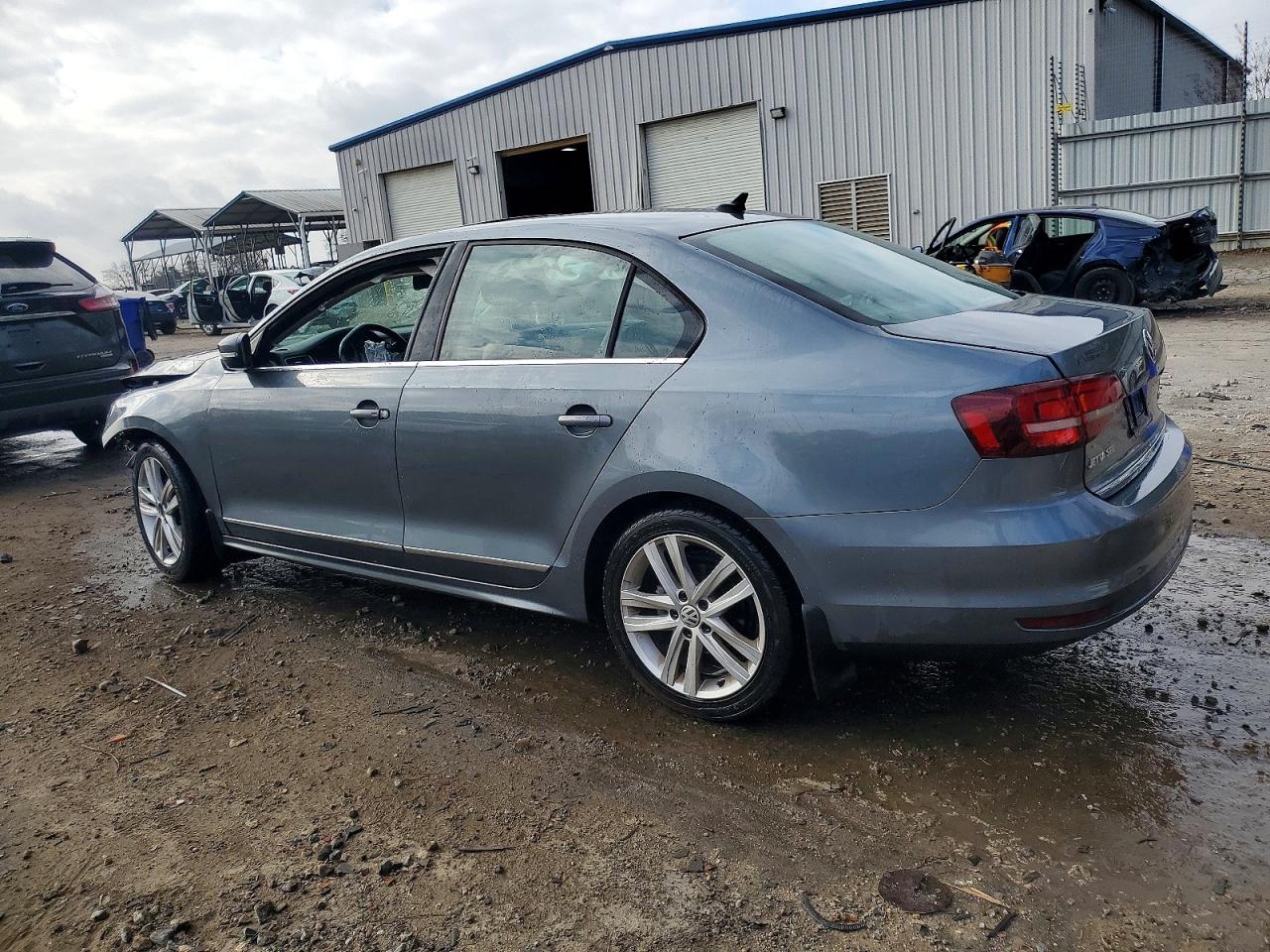 2017 VOLKSWAGEN JETTA SEL photo 2