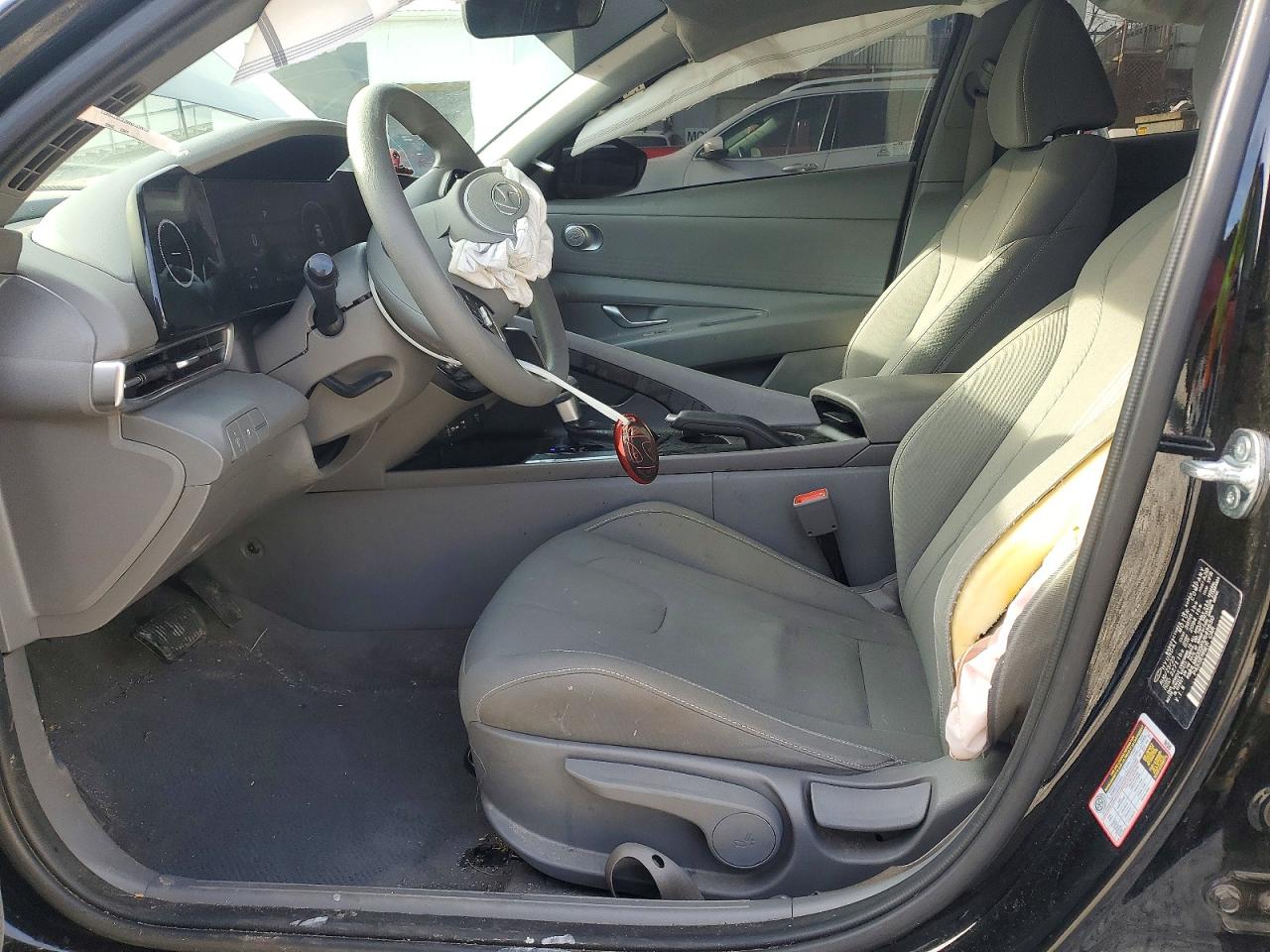 2024 HYUNDAI ELANTRA SEL photo 13