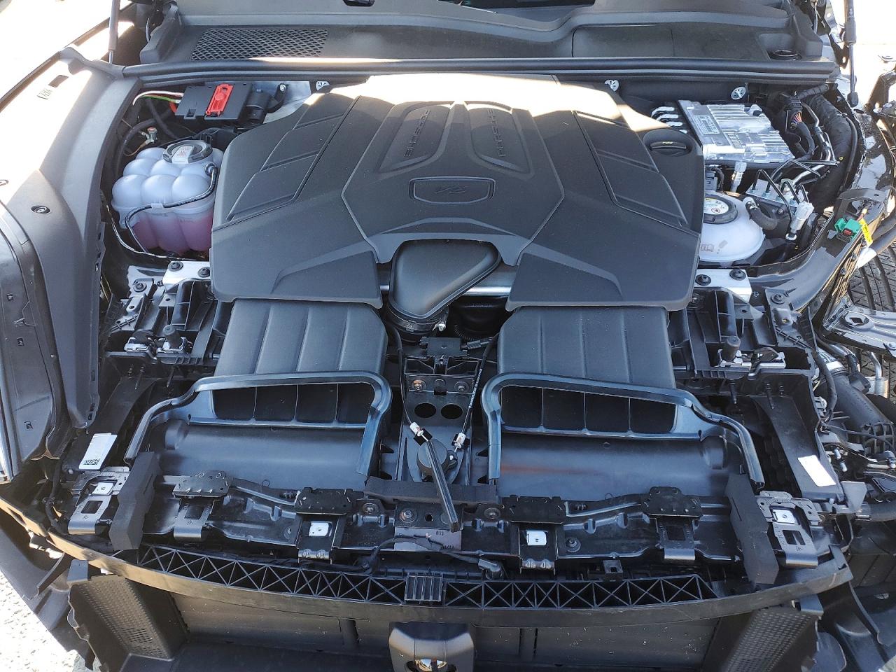 2025 PORSCHE CAYENNE SE HYBRID photo 12