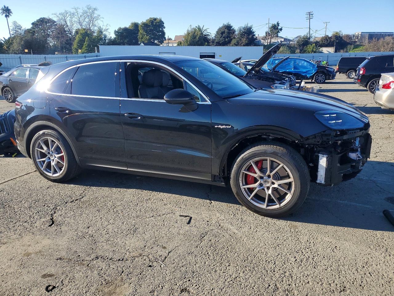 2025 PORSCHE CAYENNE SE HYBRID photo 4