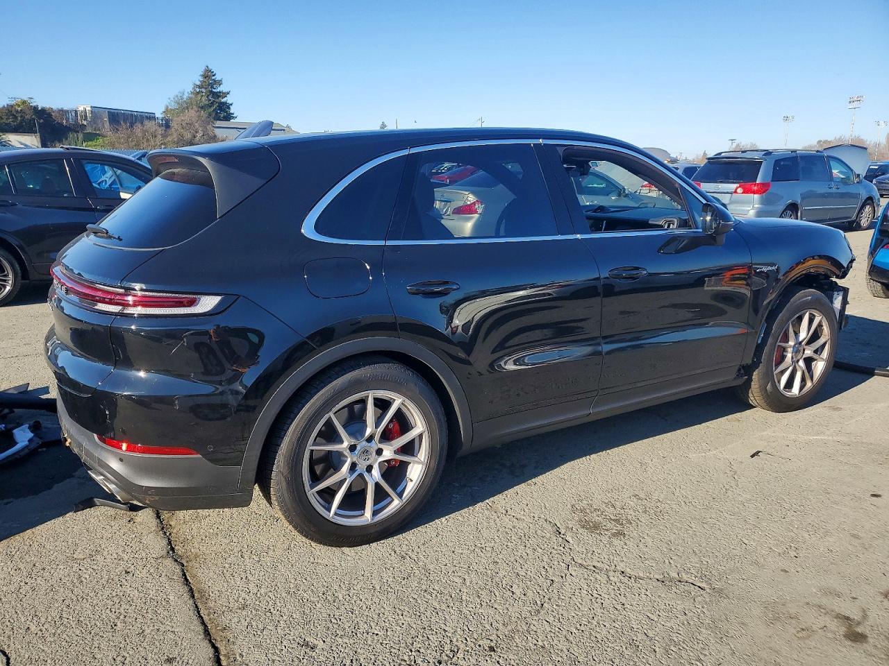 2025 PORSCHE CAYENNE SE HYBRID photo 3