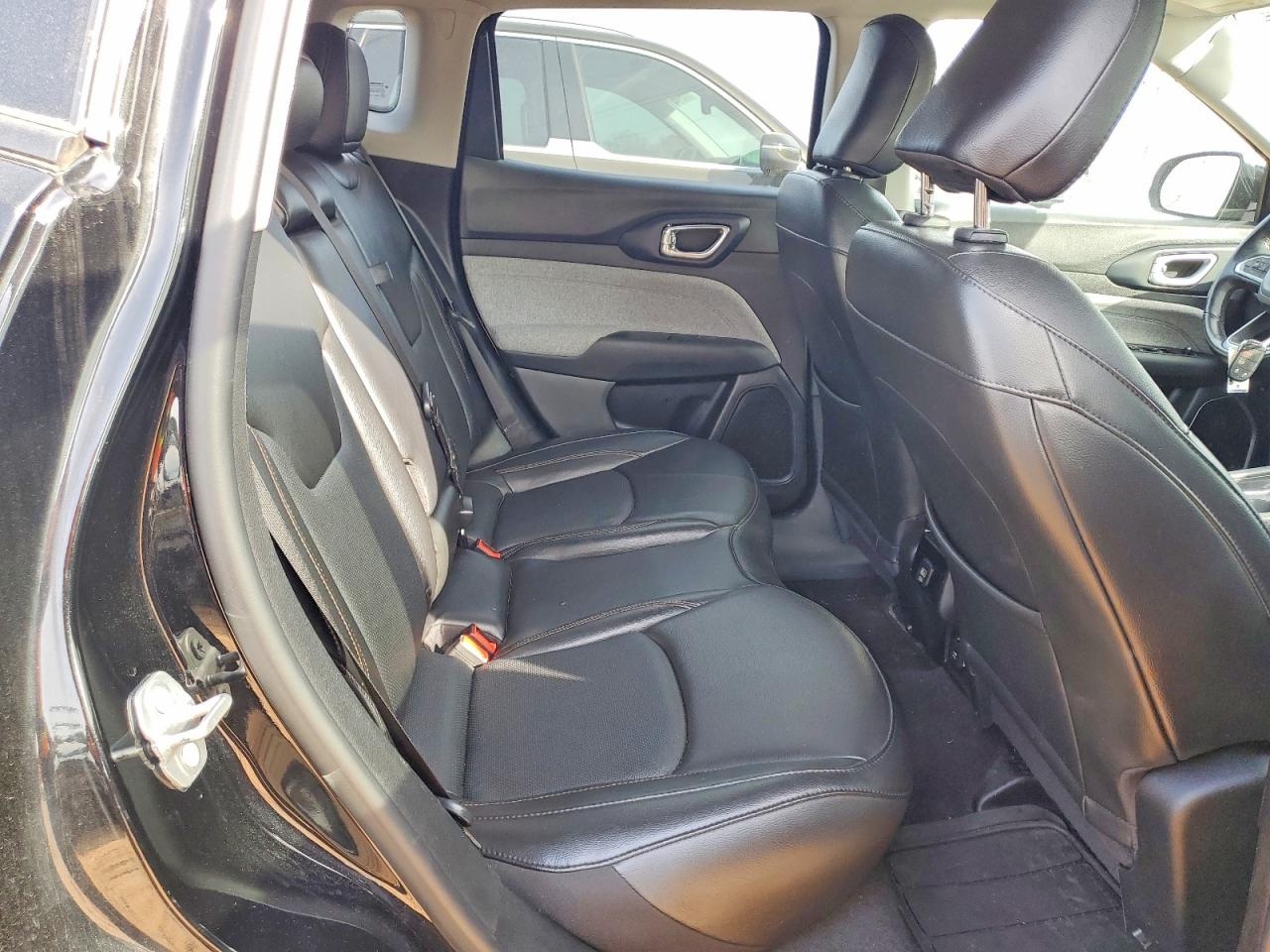 2022 JEEP COMPASS LATITUDE LUX photo 21