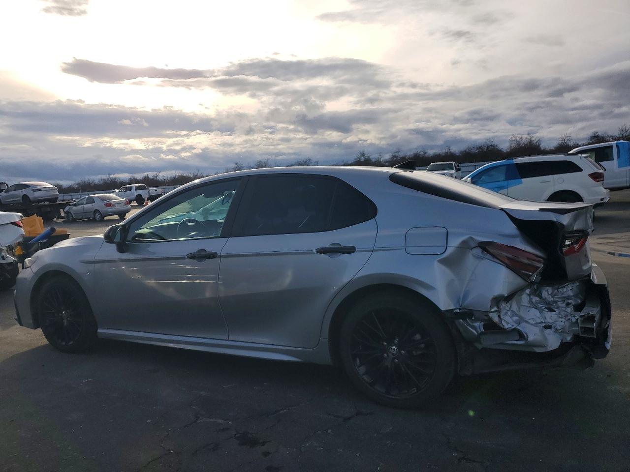 2021 TOYOTA CAMRY SE photo 2