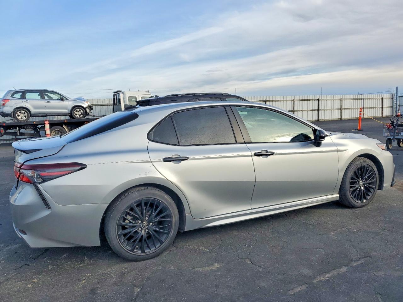 2021 TOYOTA CAMRY SE photo 3