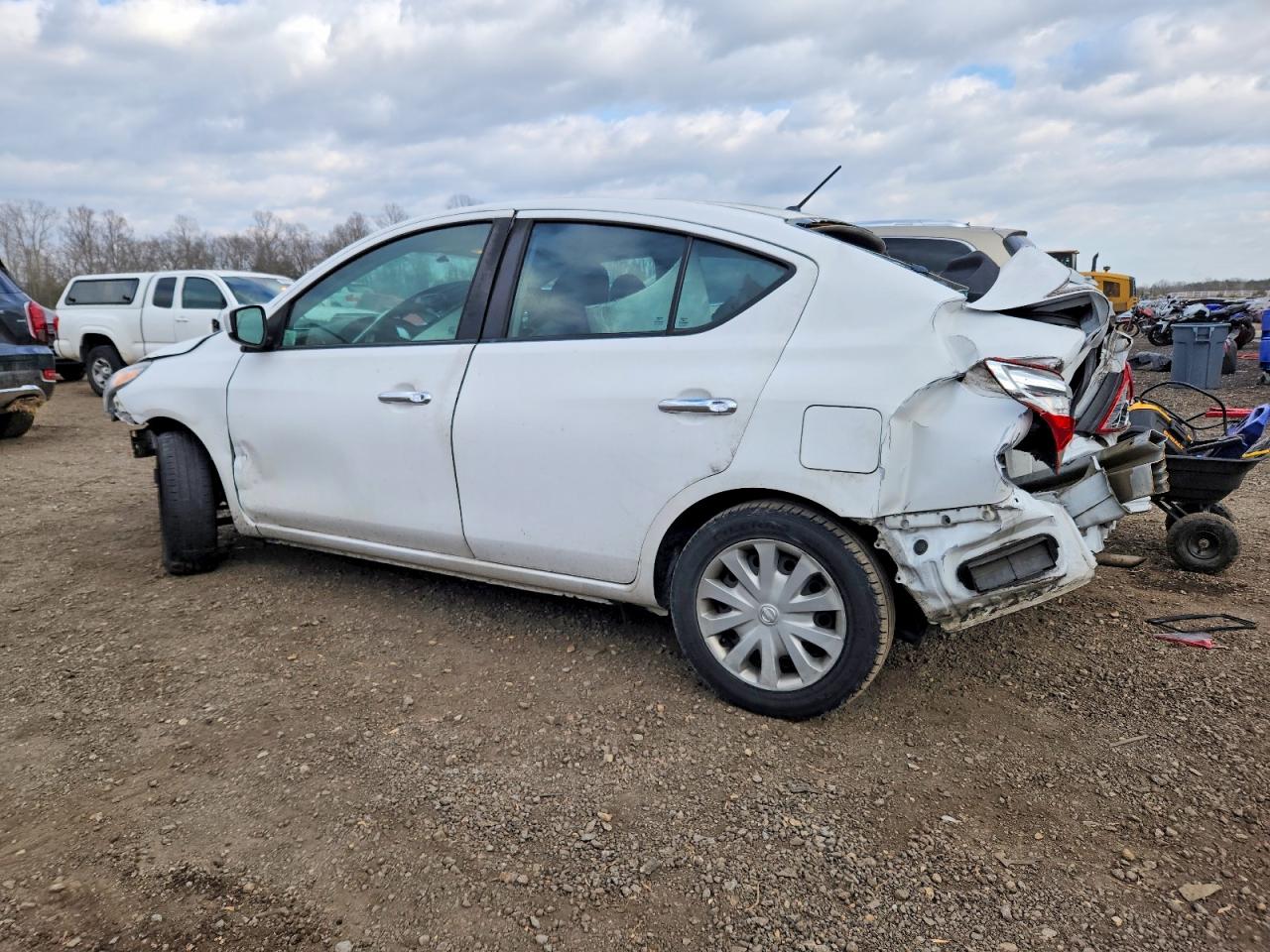 2019 NISSAN VERSA S photo 2