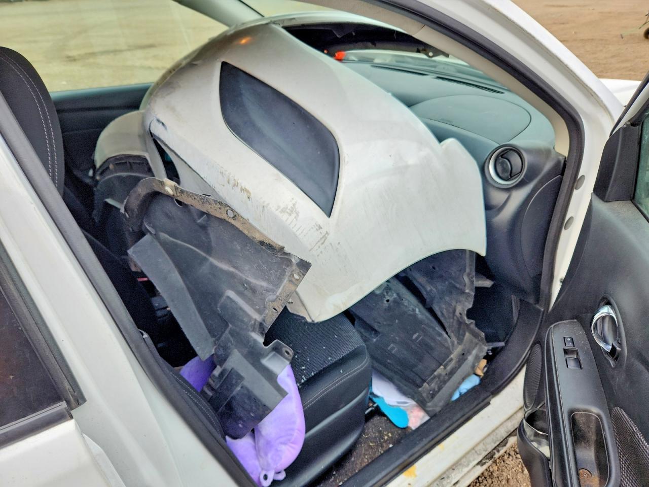 2019 NISSAN VERSA S photo 8