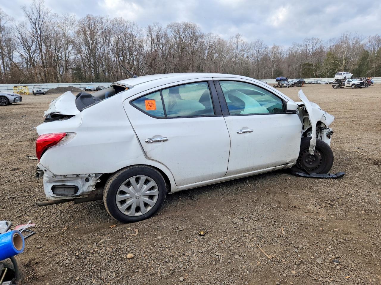 2019 NISSAN VERSA S photo 3