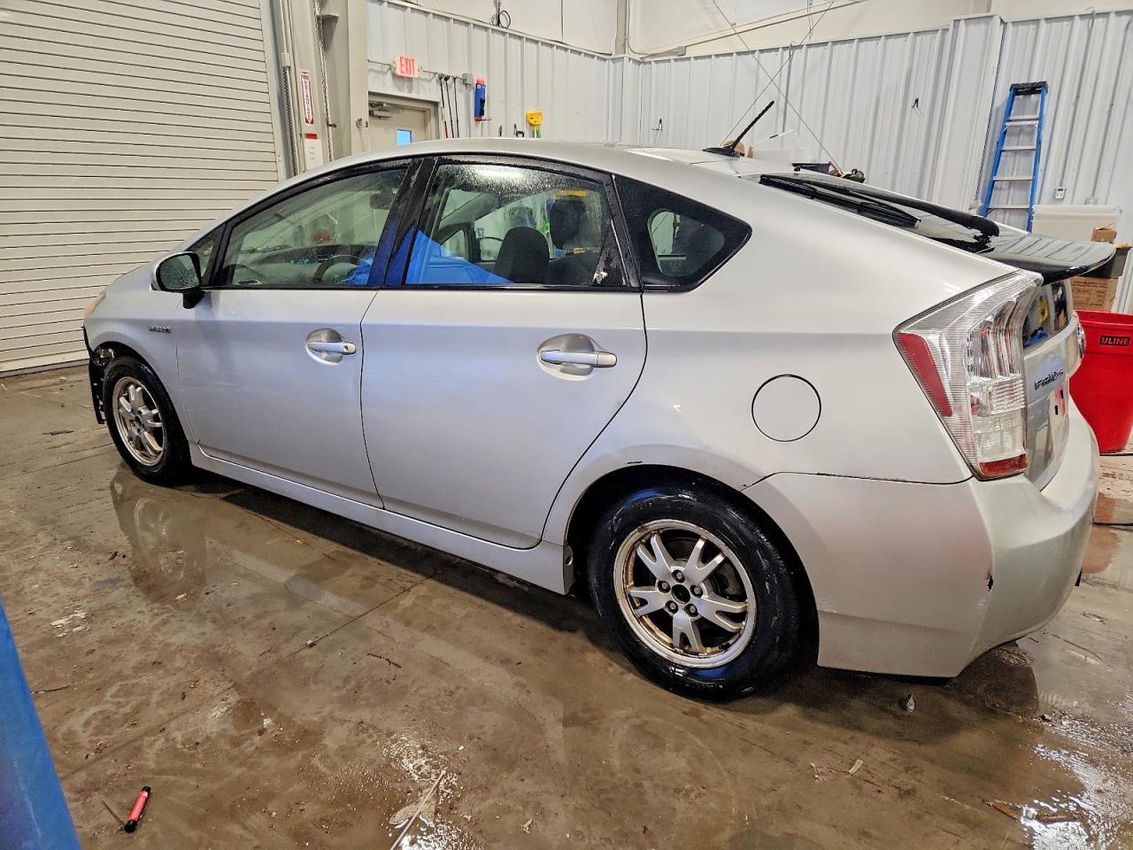 2010 TOYOTA PRIUS photo 2