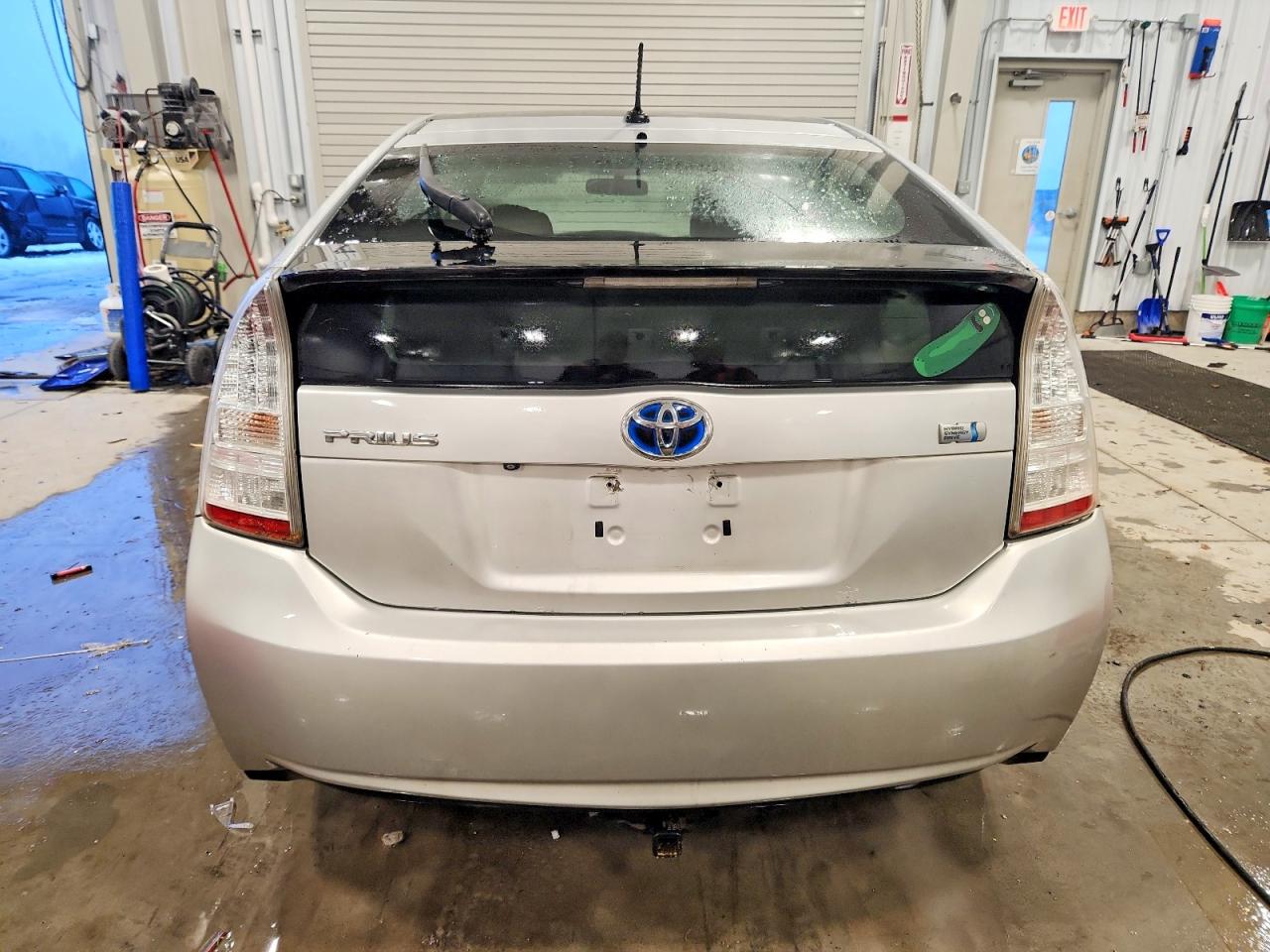 2010 TOYOTA PRIUS photo 6
