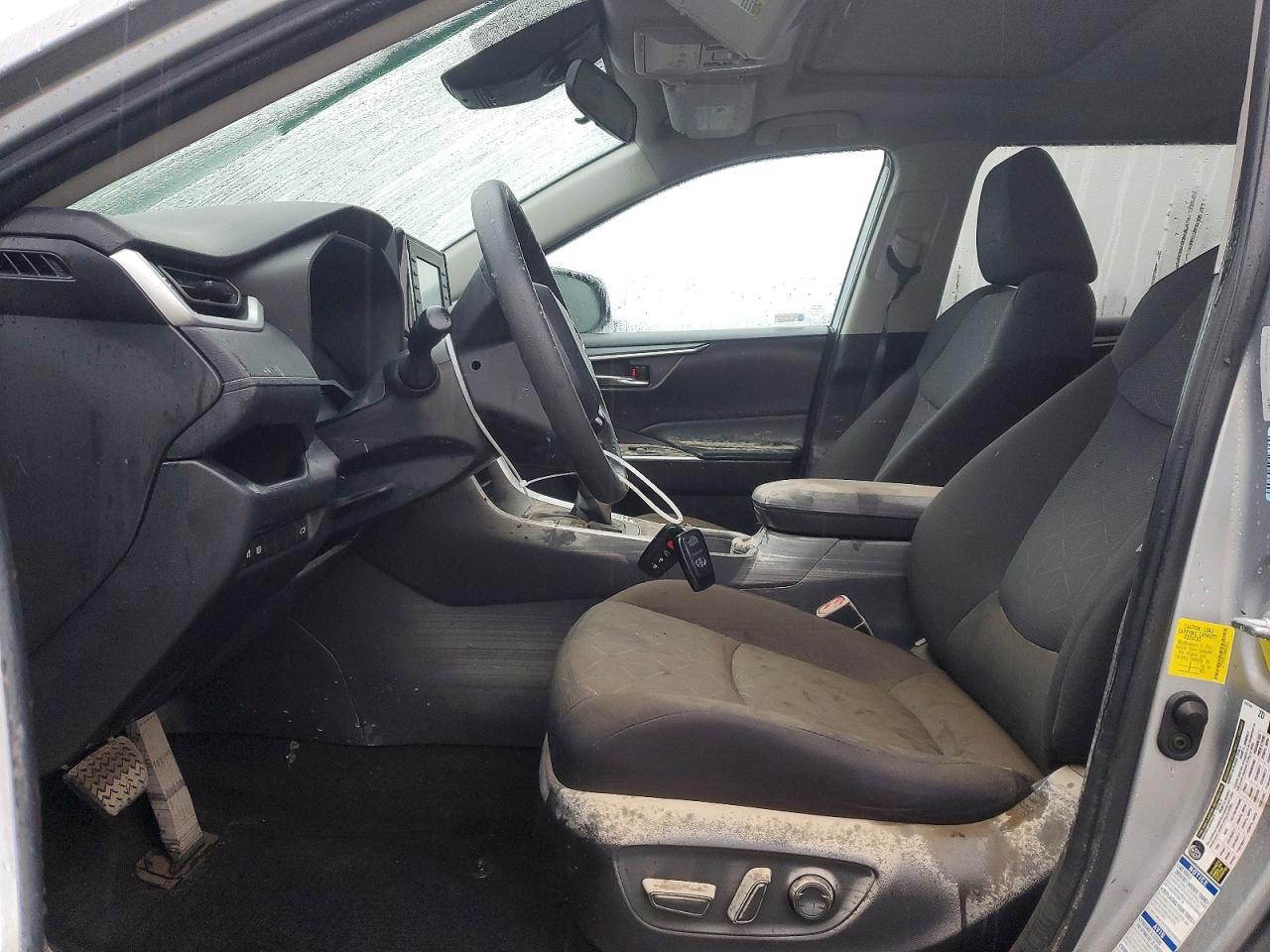 2022 TOYOTA RAV4 XLE photo 7