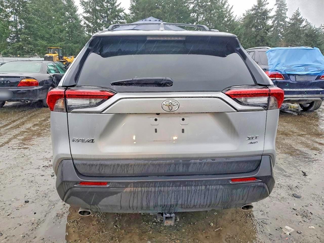 2022 TOYOTA RAV4 XLE photo 6