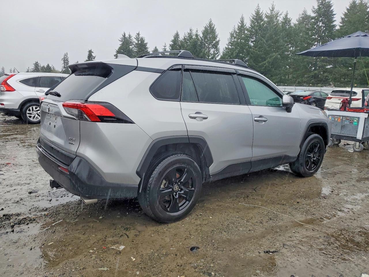 2022 TOYOTA RAV4 XLE photo 3