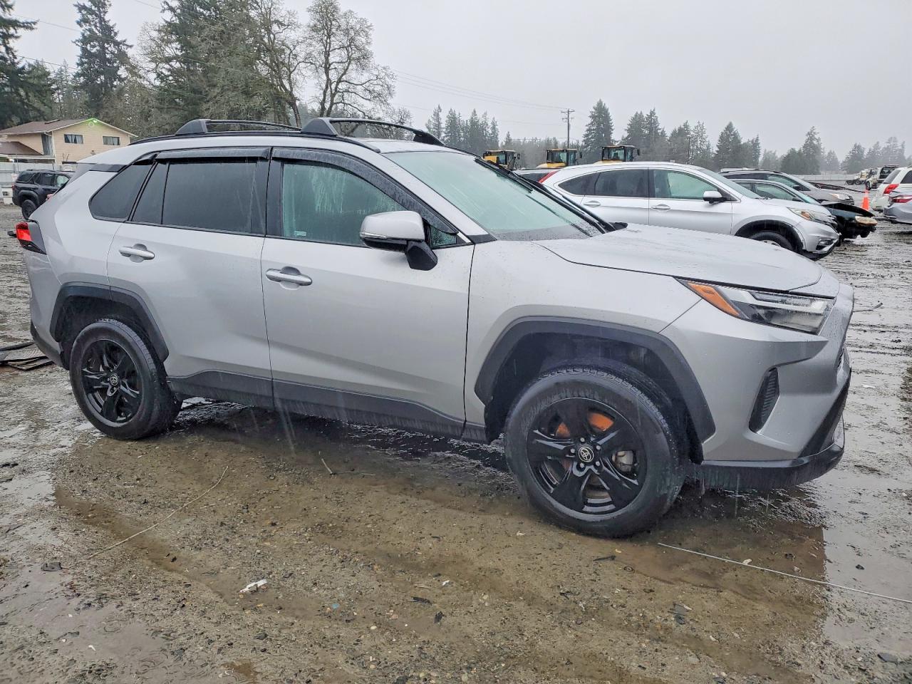 2022 TOYOTA RAV4 XLE photo 4