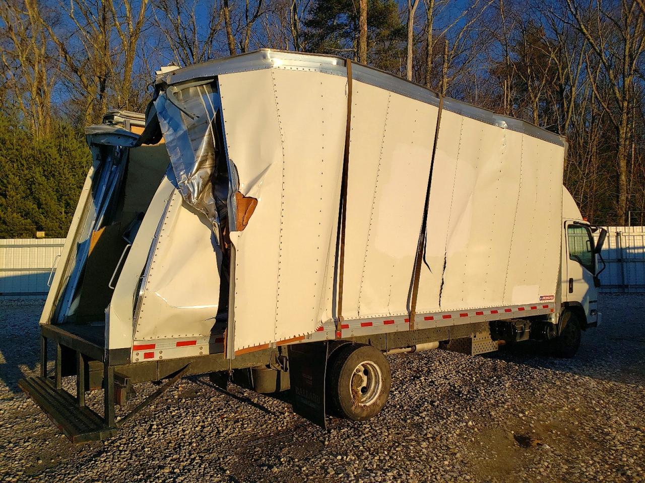 2024 ISUZU NPR BOX TRUCK photo 3