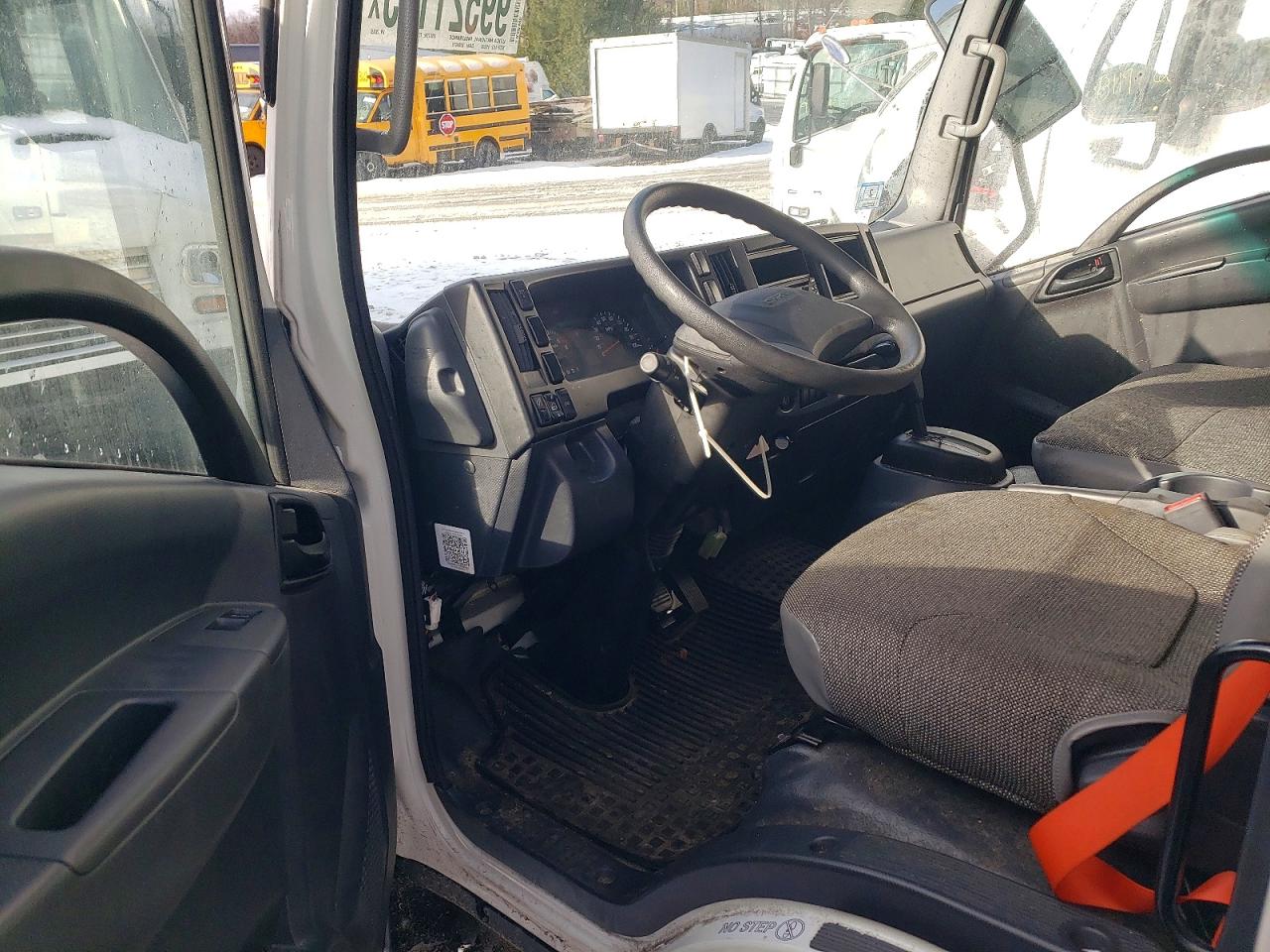 2024 ISUZU NPR BOX TRUCK photo 8