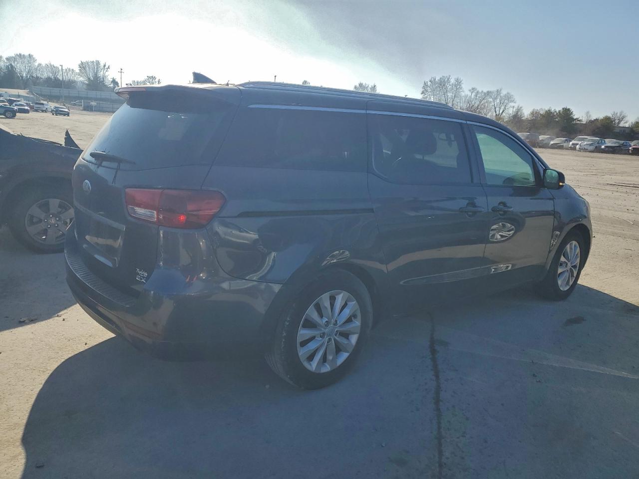 2016 KIA SEDONA EX photo 3