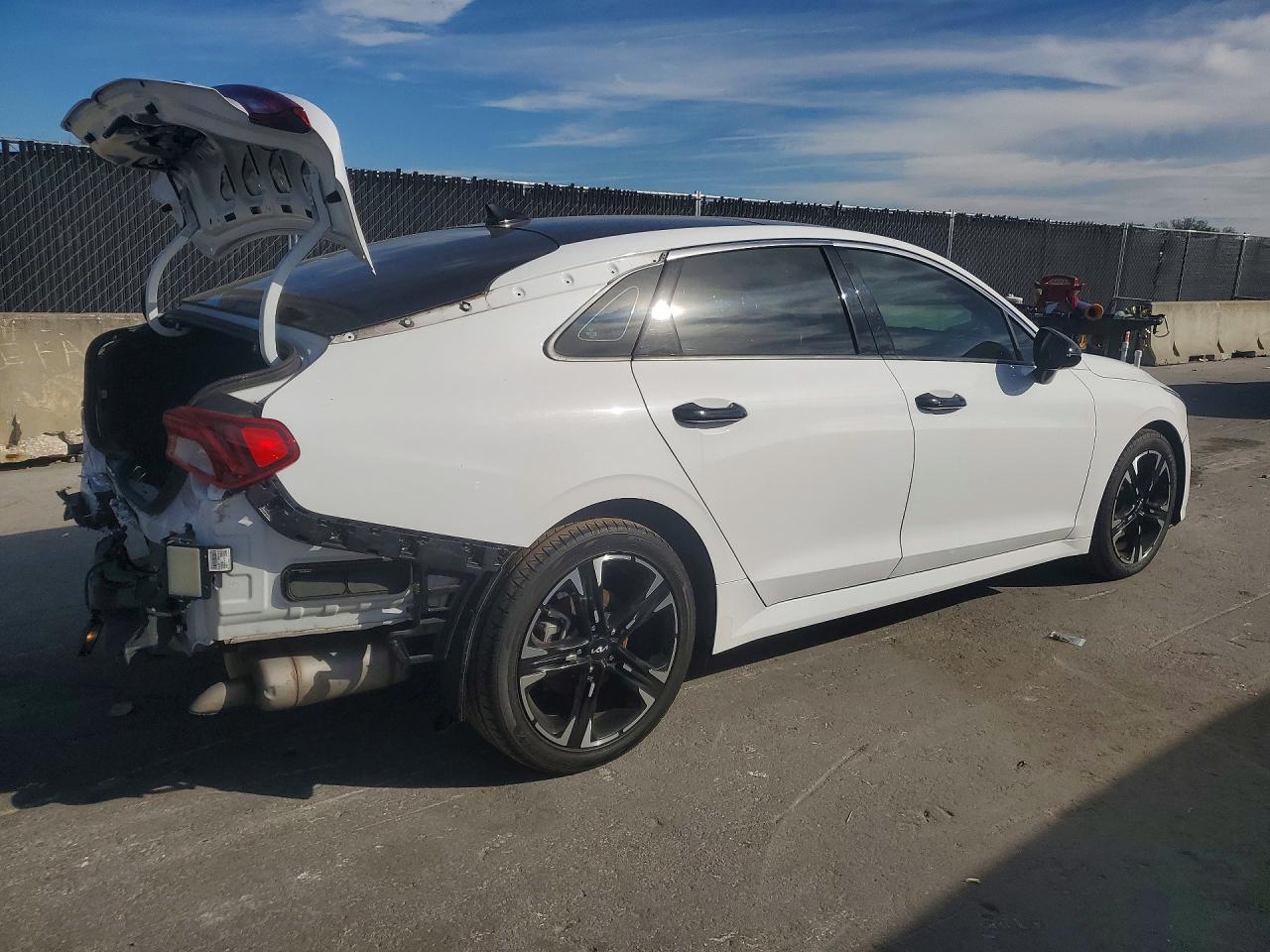 2023 KIA K5 GT LINE photo 3