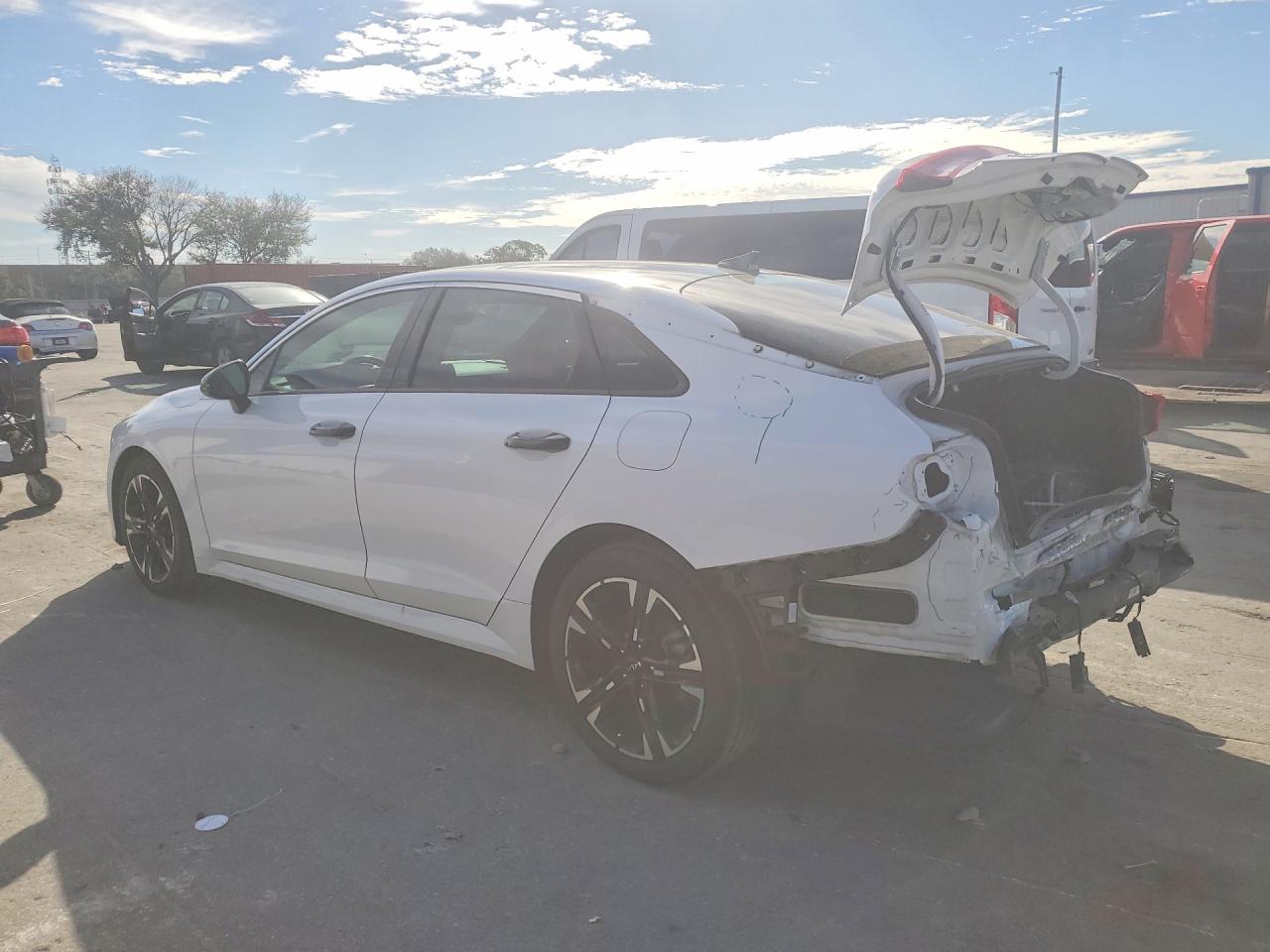 2023 KIA K5 GT LINE photo 2