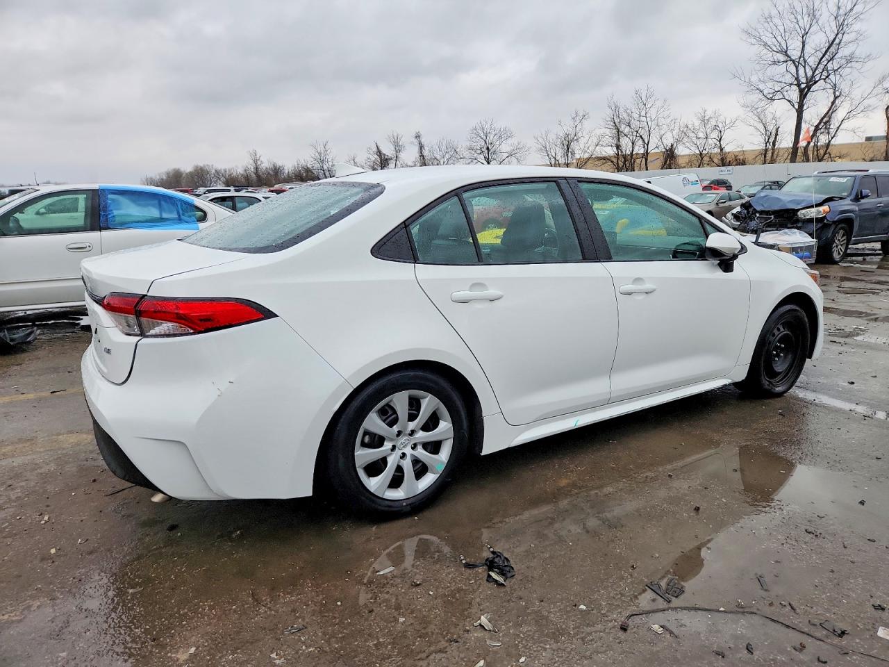 2024 TOYOTA COROLLA LE photo 3