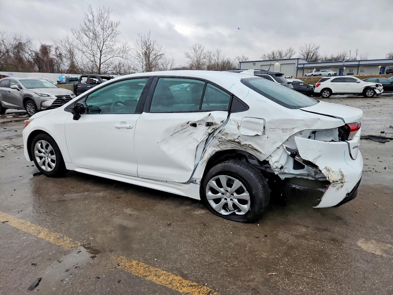 2024 TOYOTA COROLLA LE photo 2