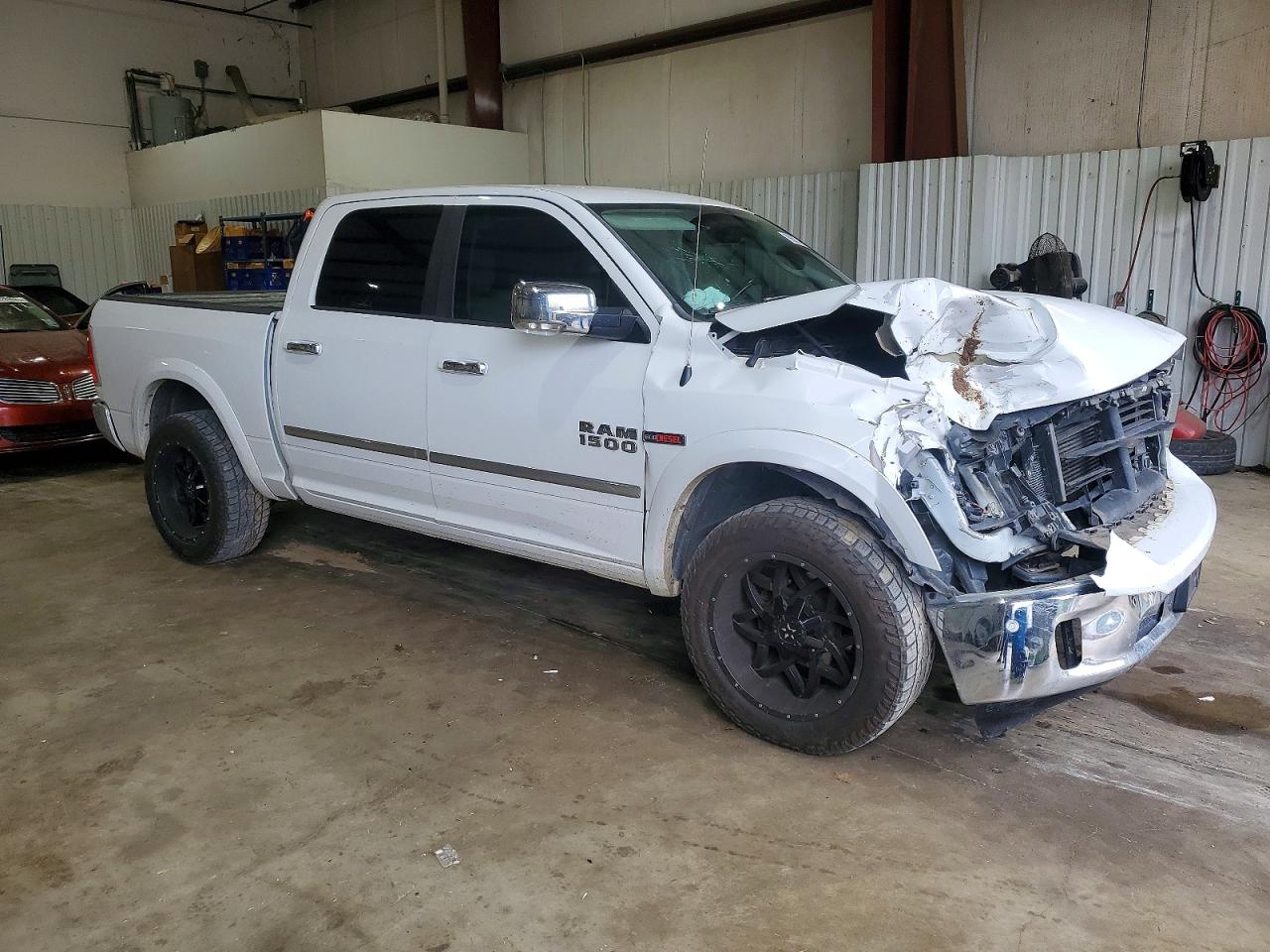 2015 RAM 1500 LARAMIE photo 4