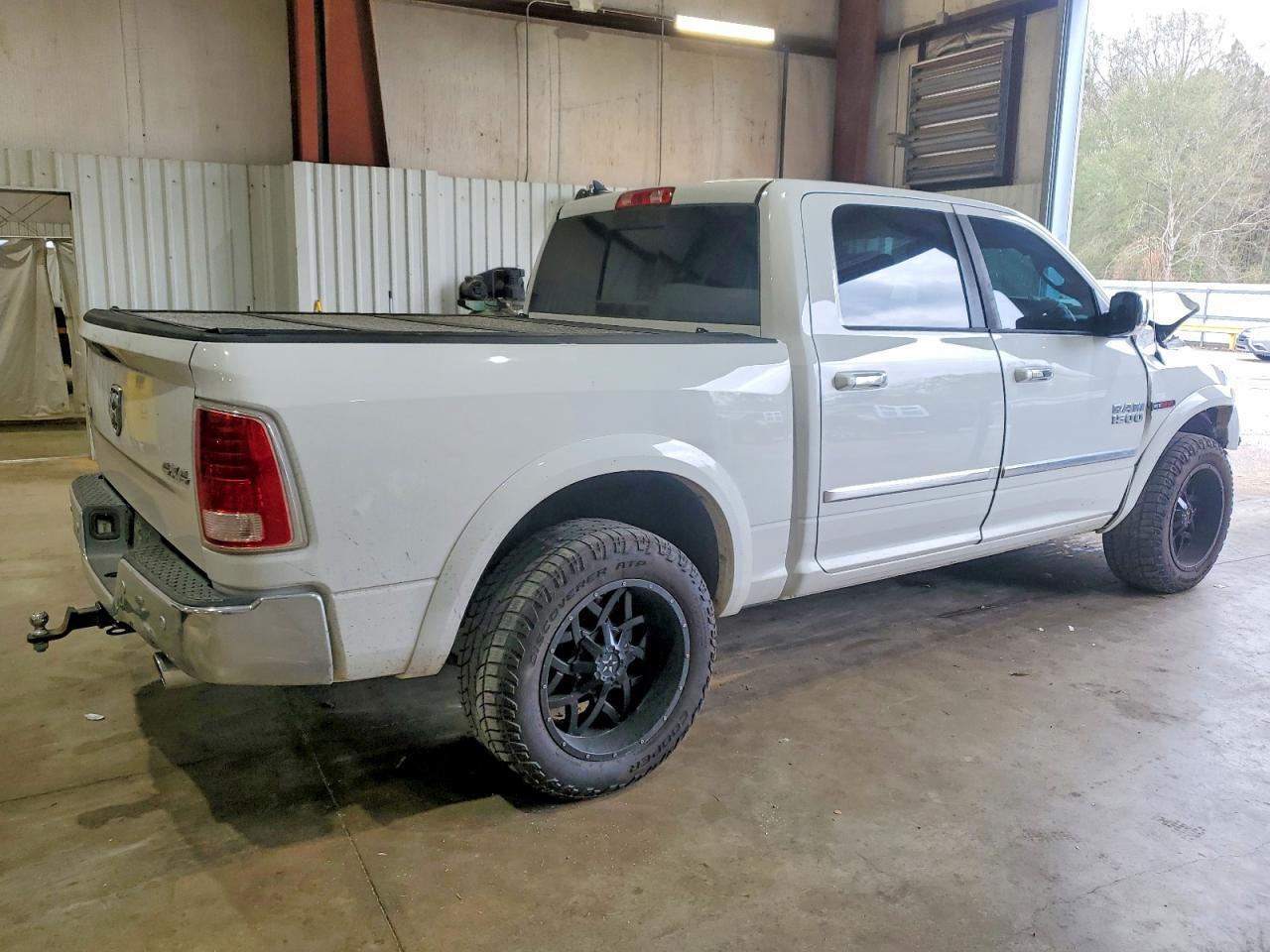 2015 RAM 1500 LARAMIE photo 3