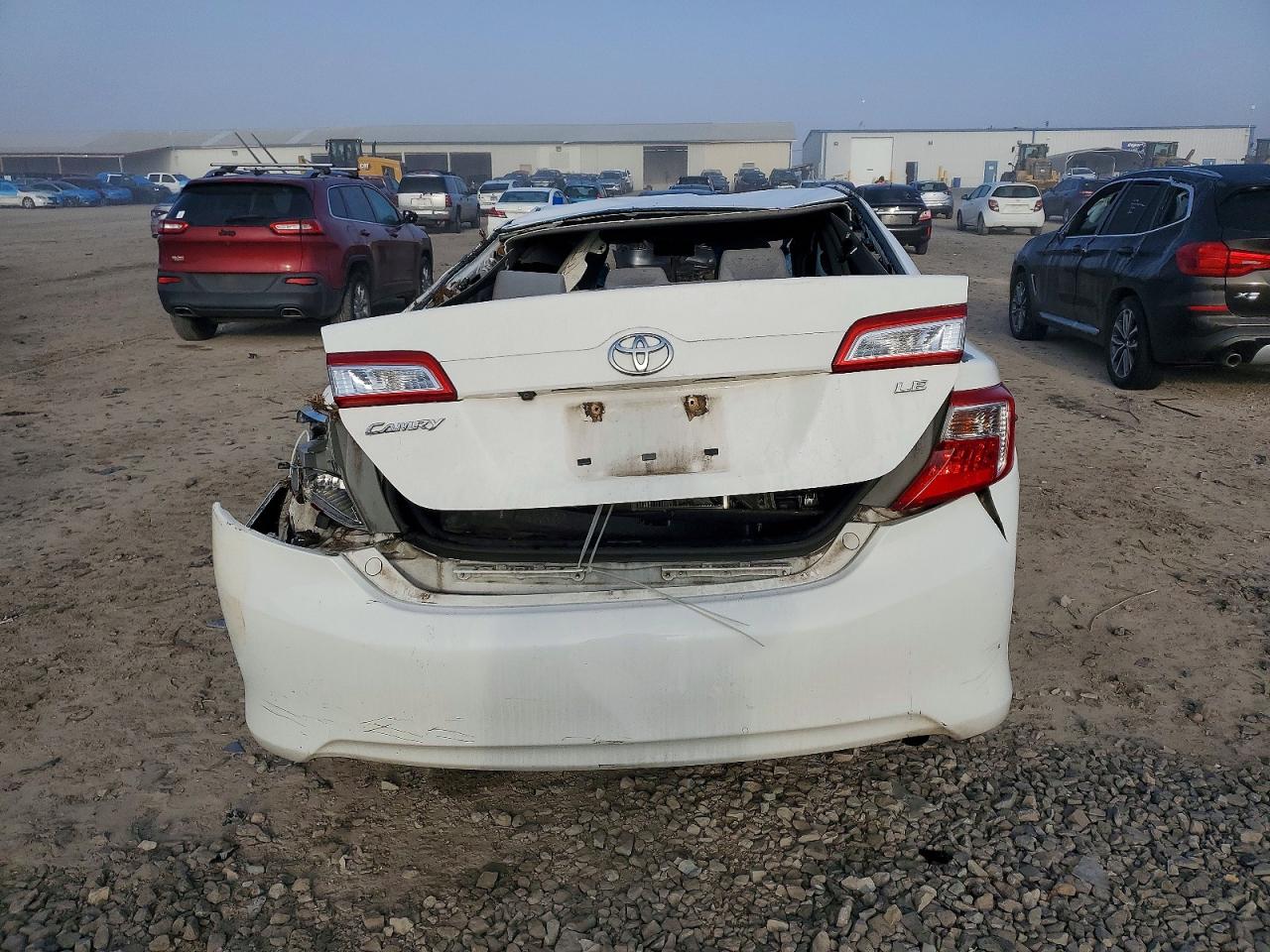 2014 TOYOTA CAMRY L photo 6
