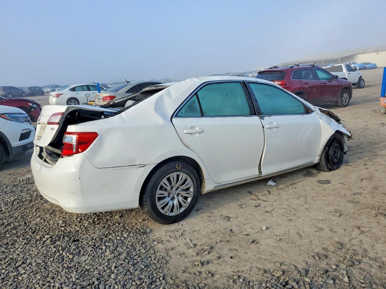 2014 TOYOTA CAMRY L photo 3