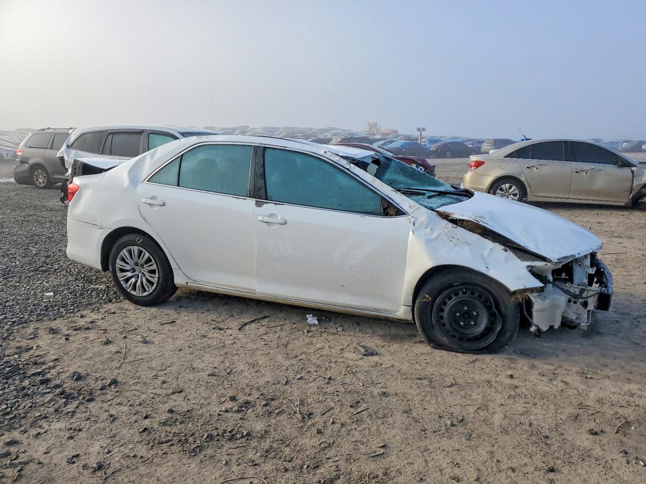 2014 TOYOTA CAMRY L photo 4