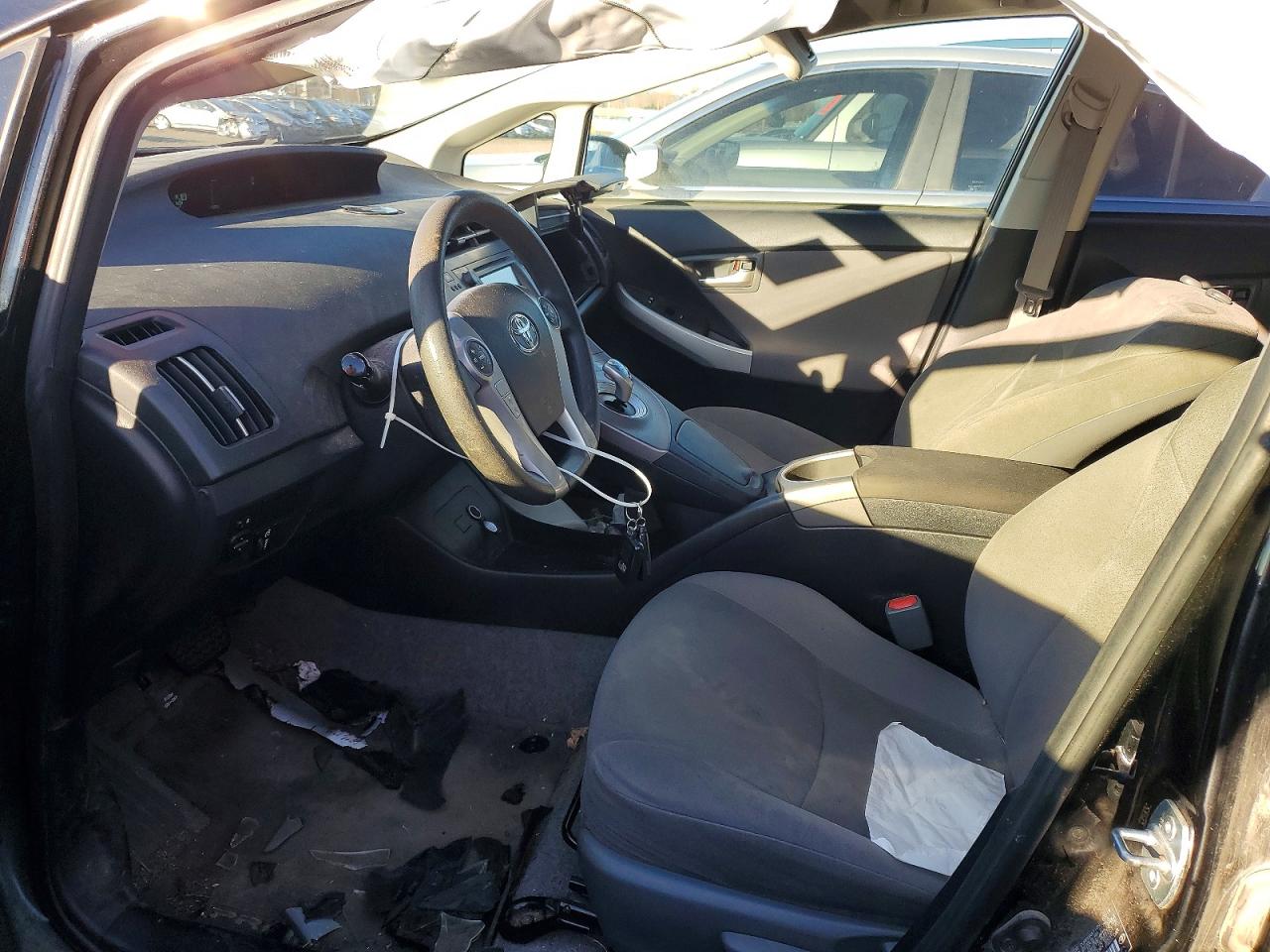 2015 TOYOTA PRIUS photo 7