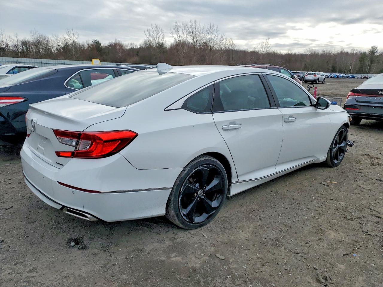 2018 HONDA ACCORD TOURING photo 3