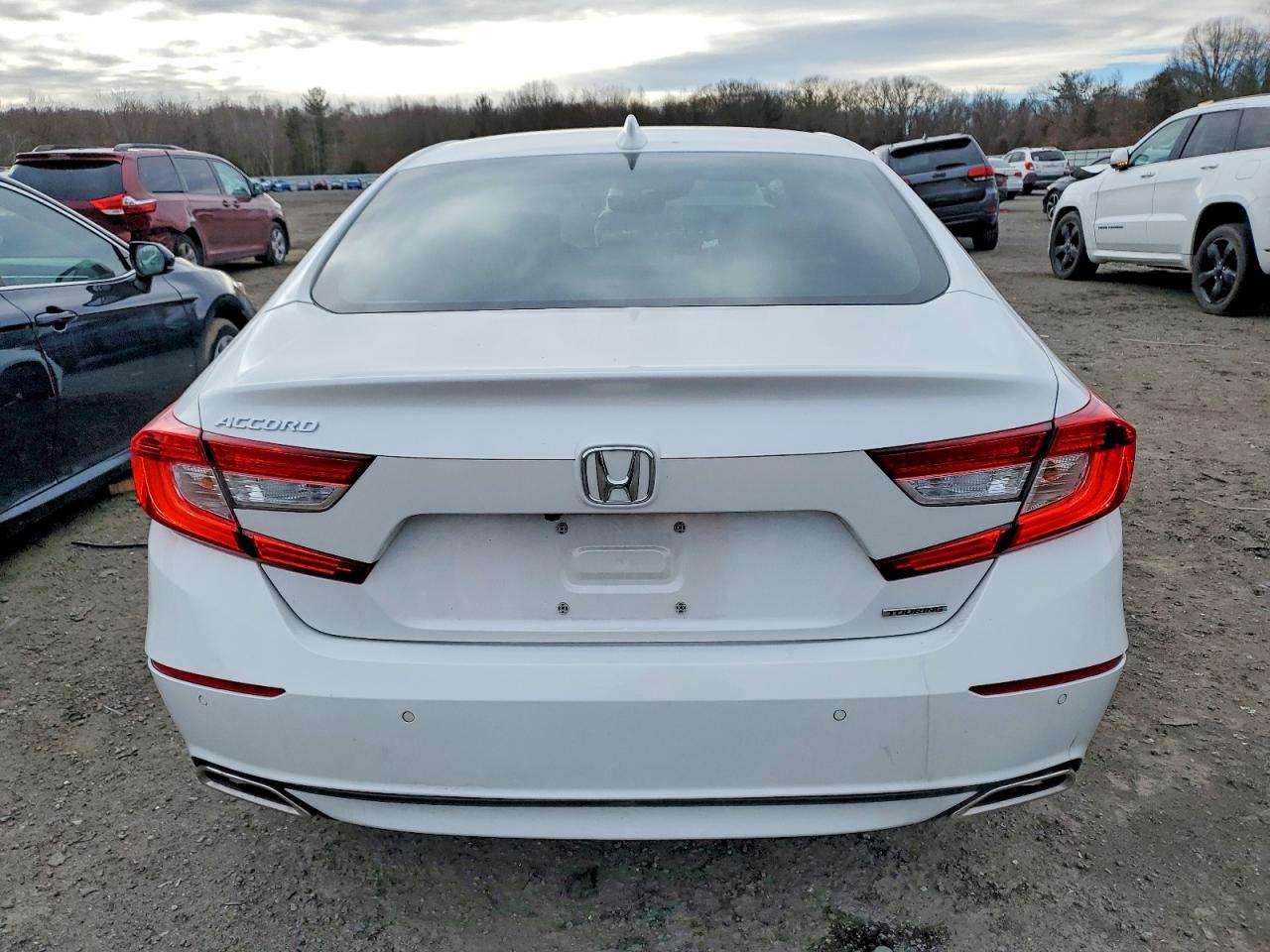 2018 HONDA ACCORD TOURING photo 6