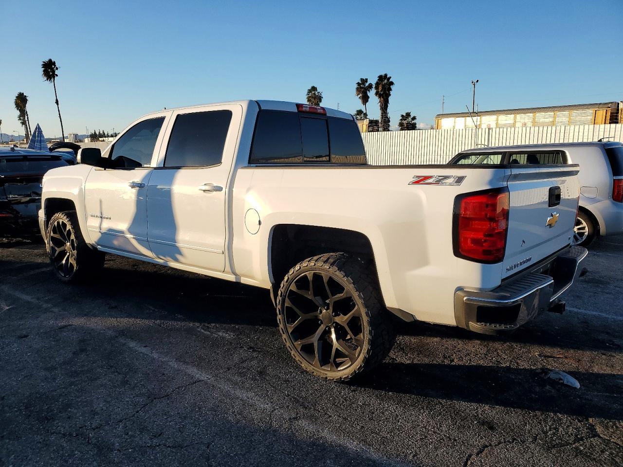 2015 CHEVROLET SILVERADO K1500 LT photo 2