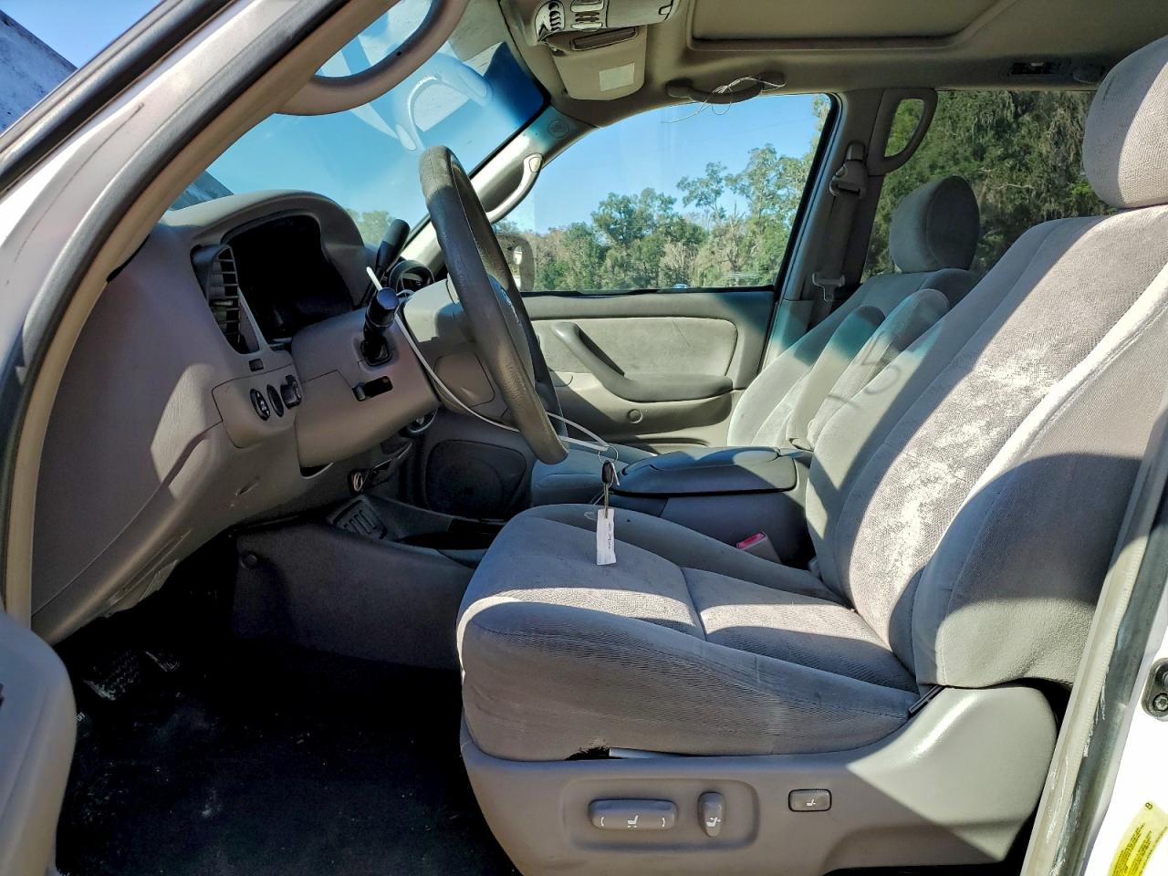 2005 TOYOTA SEQUOIA SR5 photo 7