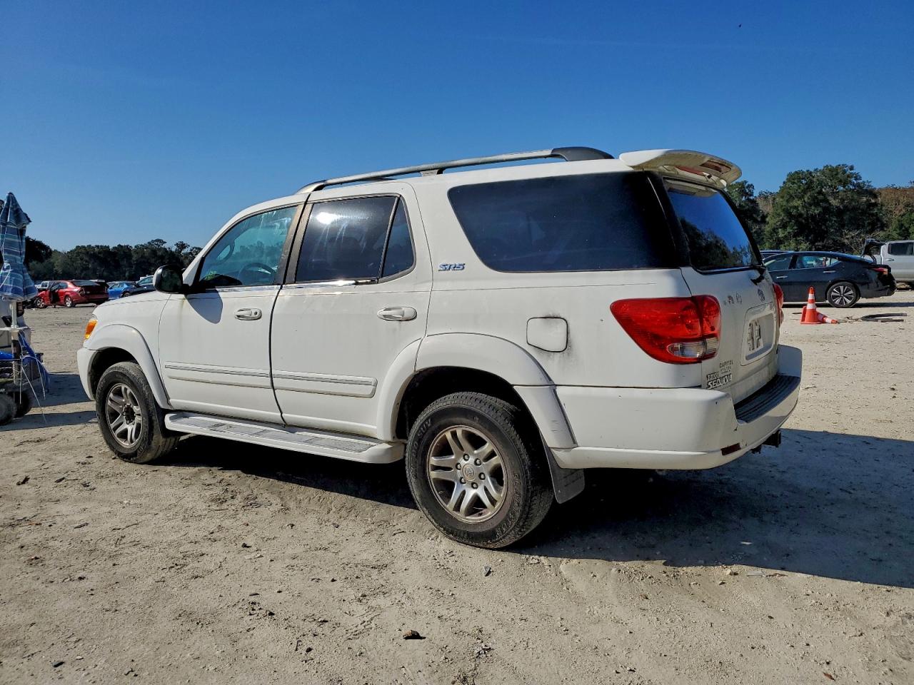 2005 TOYOTA SEQUOIA SR5 photo 2