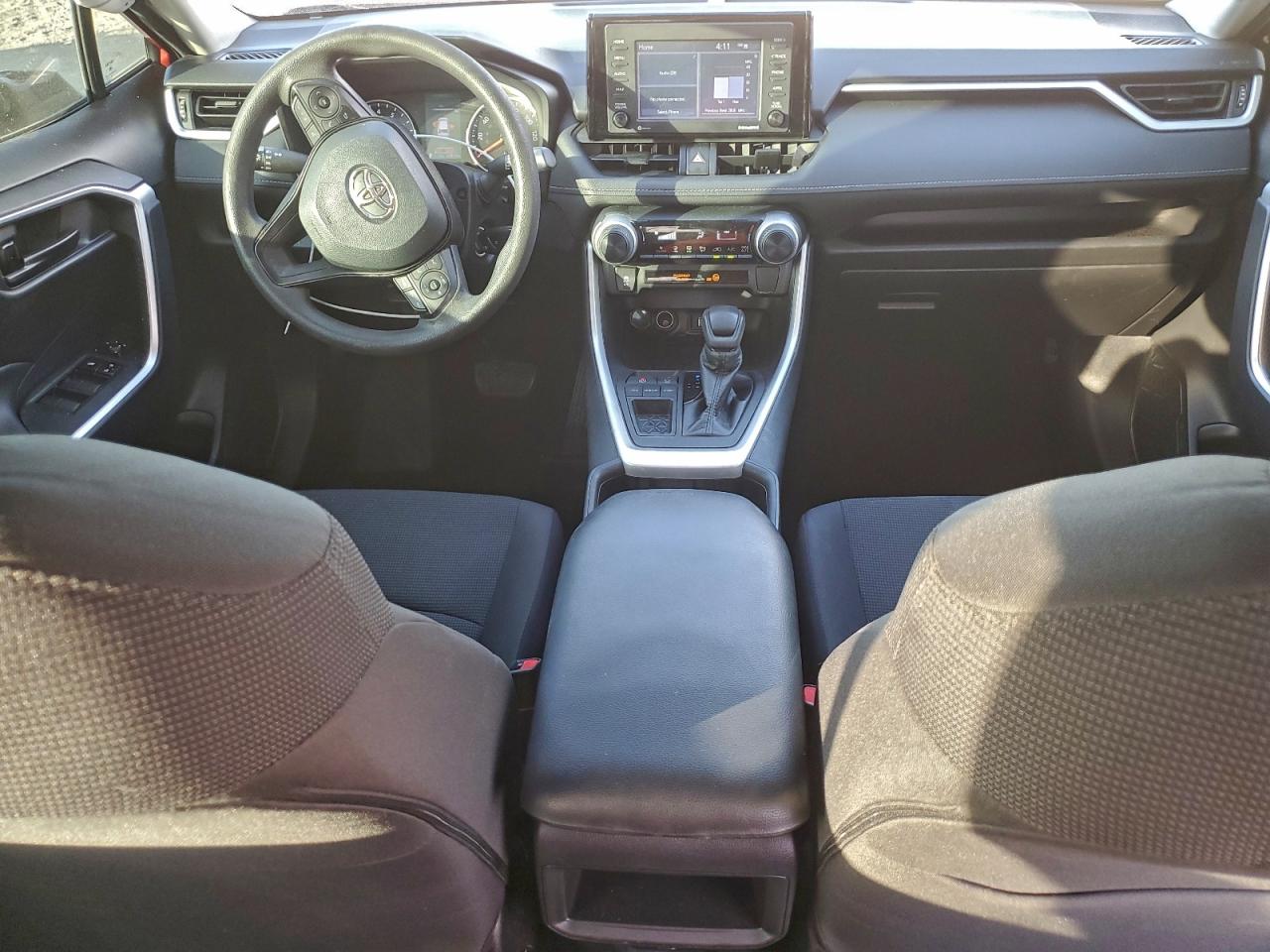 2021 TOYOTA RAV4 LE photo 8