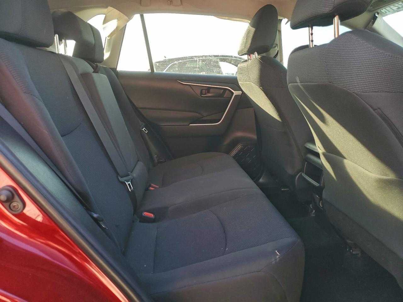 2021 TOYOTA RAV4 LE photo 11