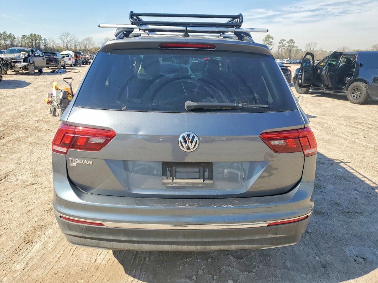 2020 VOLKSWAGEN TIGUAN SE photo 6