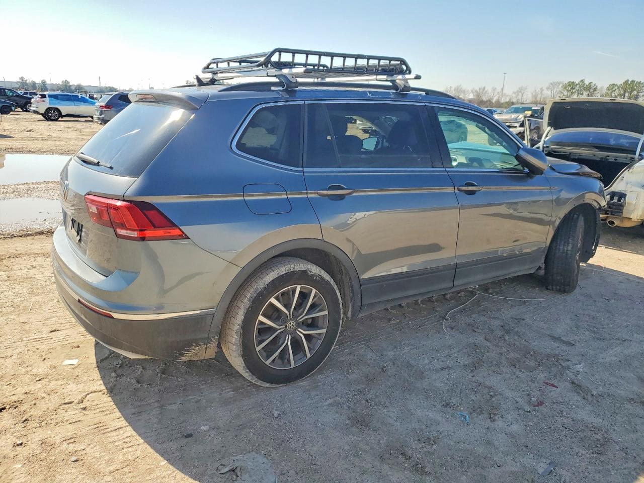 2020 VOLKSWAGEN TIGUAN SE photo 3