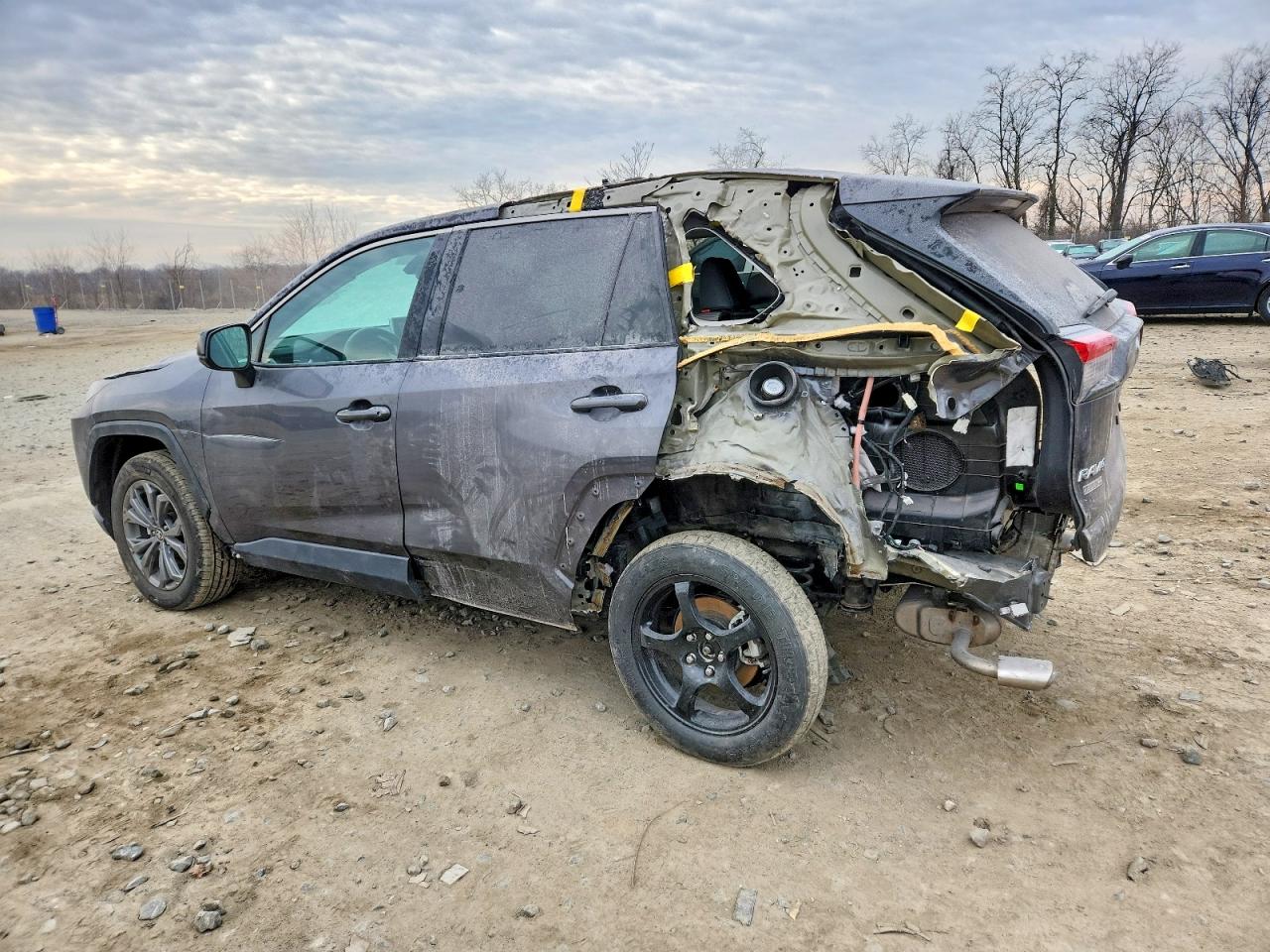 2022 TOYOTA RAV4 XLE PREMIUM photo 2