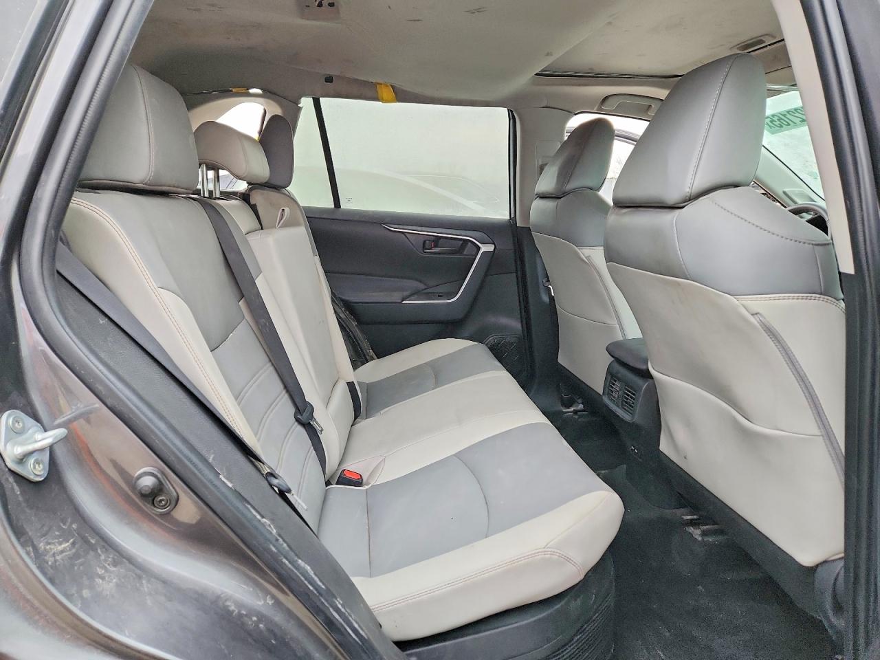 2022 TOYOTA RAV4 XLE PREMIUM photo 11