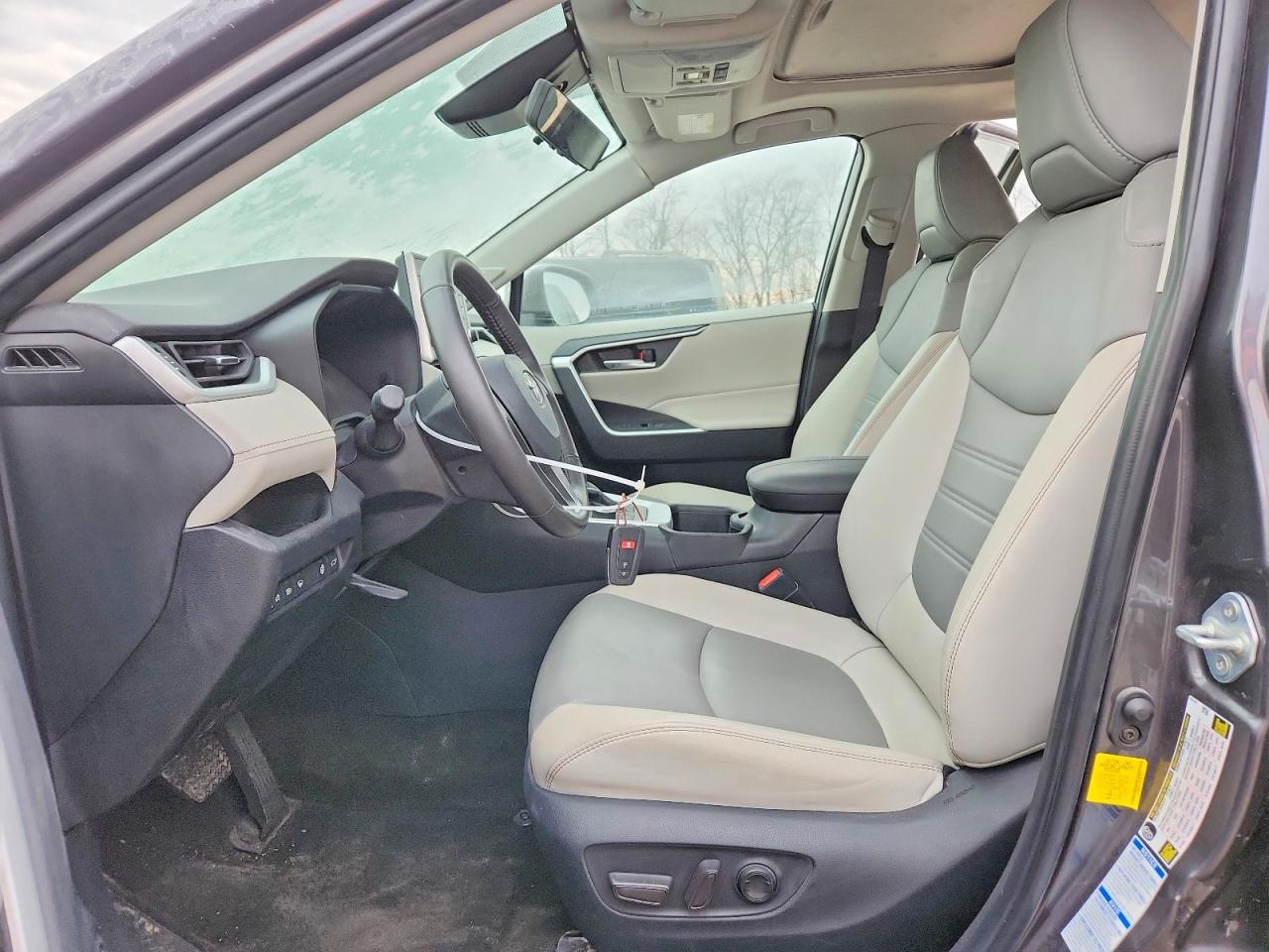 2022 TOYOTA RAV4 XLE PREMIUM photo 7