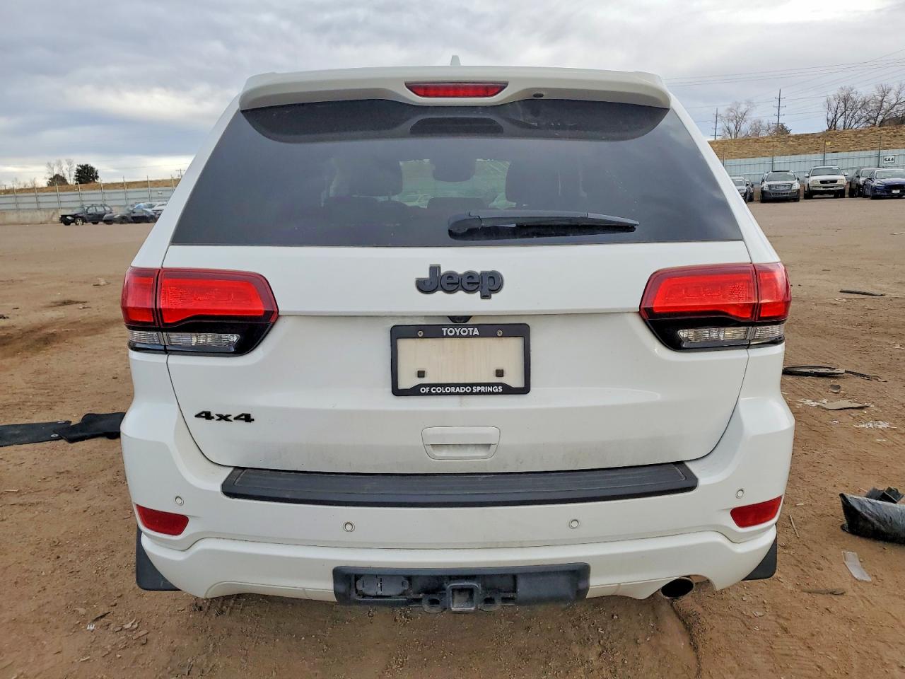 2020 JEEP GRAND CHEROKEE LAREDO photo 6