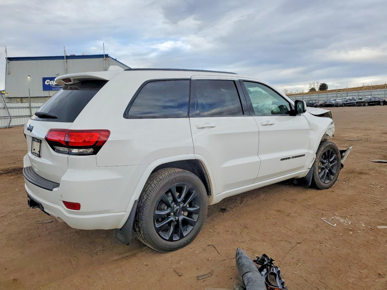 2020 JEEP GRAND CHEROKEE LAREDO photo 3