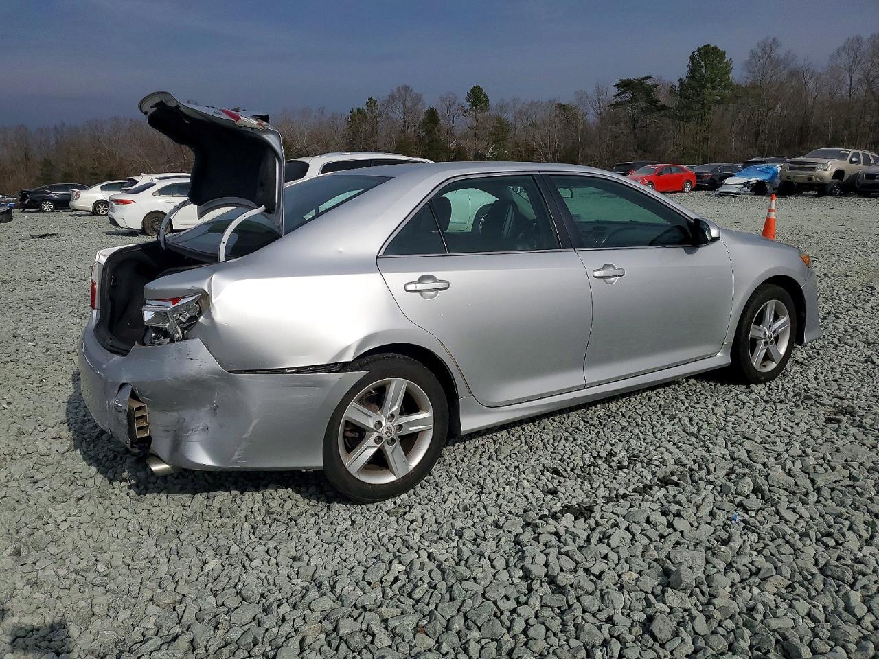2013 TOYOTA CAMRY L photo 3