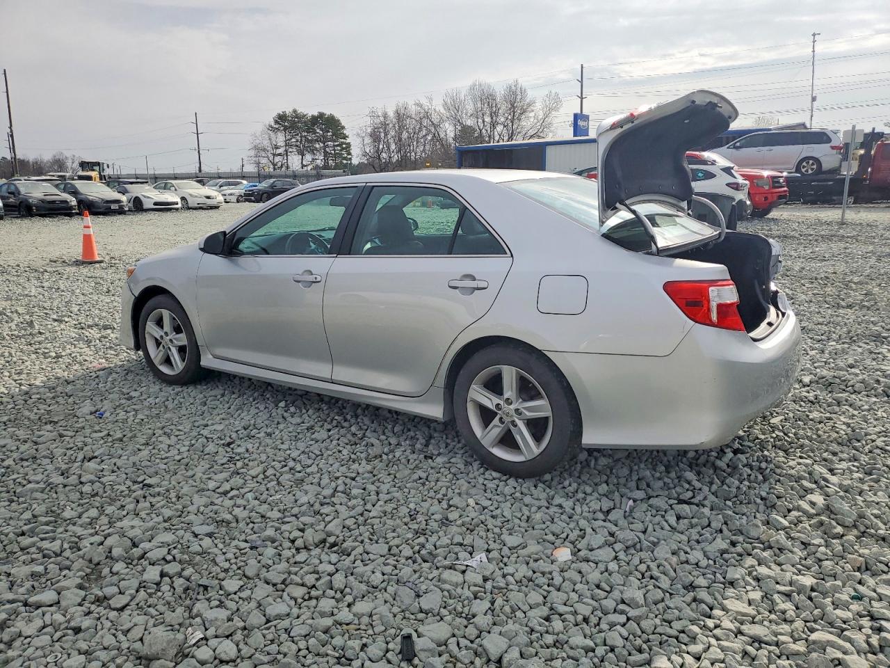 2013 TOYOTA CAMRY L photo 2