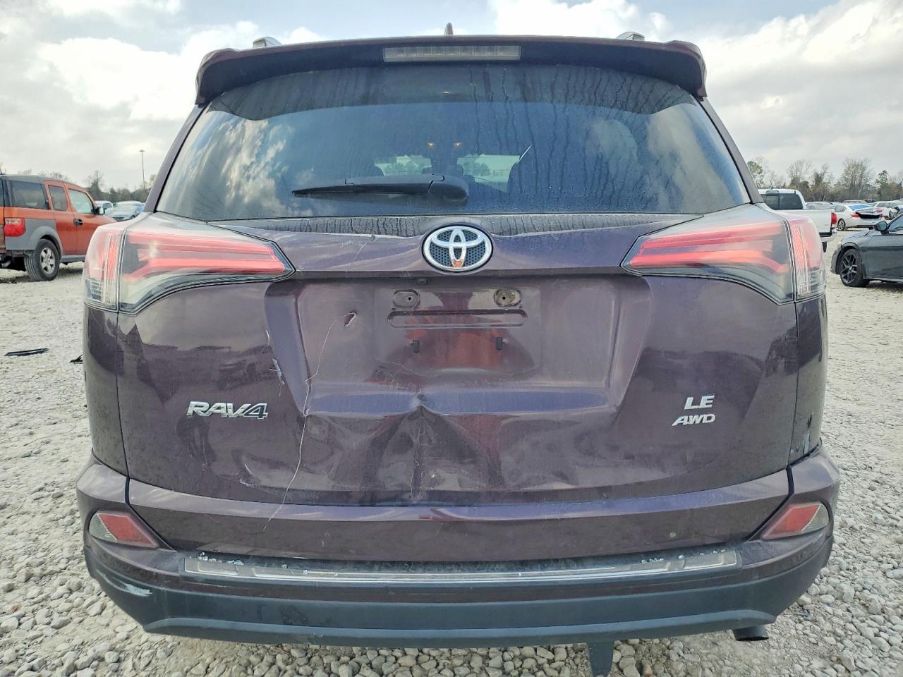2018 TOYOTA RAV4 LE photo 6