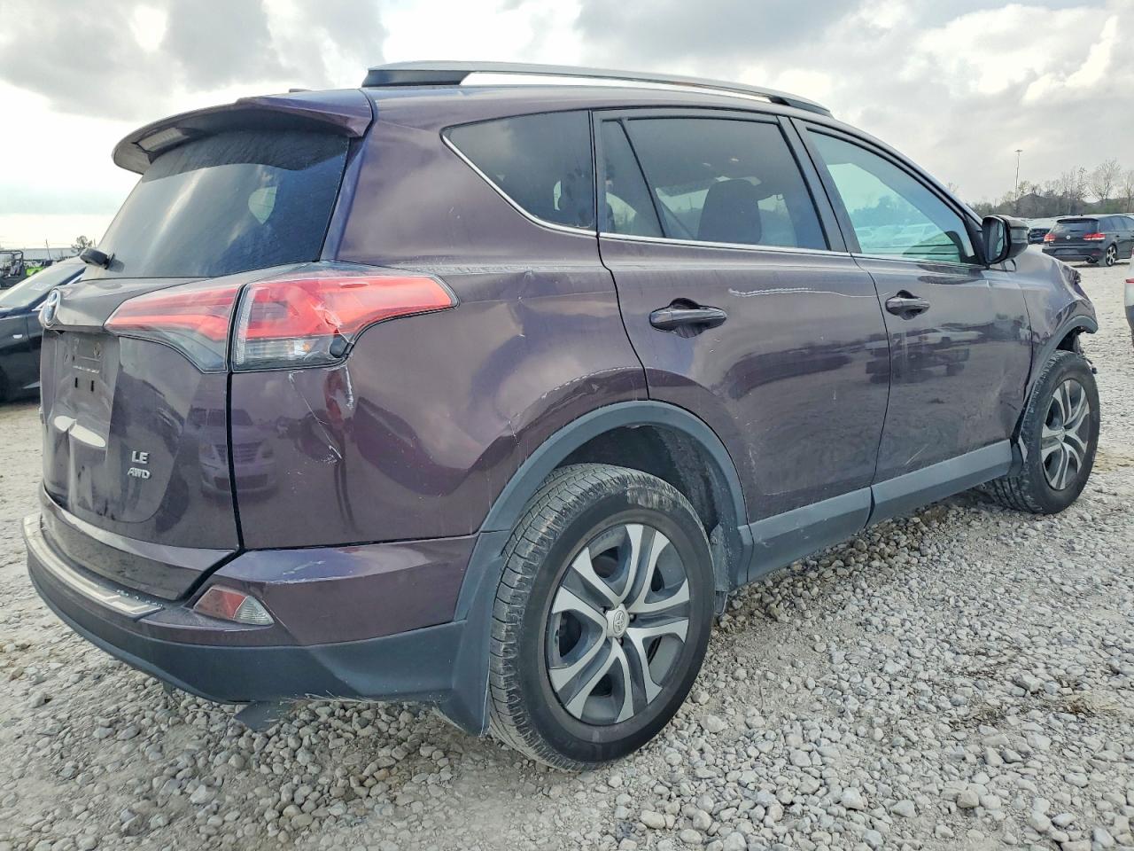 2018 TOYOTA RAV4 LE photo 3